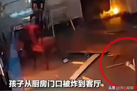 女子大面积烧伤仍跪着把儿子移到安全区域，孩子爸爸心疼痛哭图片