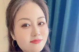 餐饮店老板娘，风姿绰约，韵味十足！图片