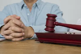 楼上漏水不修可以报警吗图片