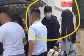 壕气！大衣哥孙子满月大摆宴席，数十人护送陈萌，曝宝宝名字土气图片