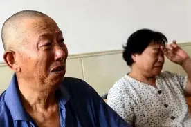 中国首批丁克族真实现状：晚年无儿孙照看，躺在病床上无助哀嚎图片