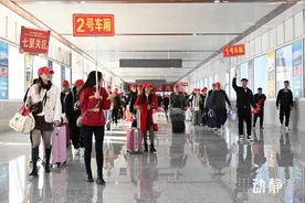 毕节地区首趟返粤务工专列今日从毕节高铁站开出图片