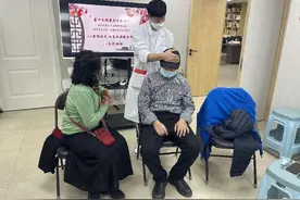 长春盲人志愿者走进富强社区开展义诊活动图片