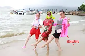 中年女性我劝你：出去玩千万别背这3种包，不实用还难搭配图片