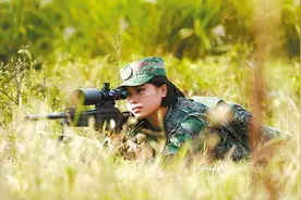 “铿锵玫瑰”女代表，为军营“她力量”发声……图片