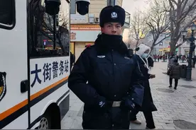 中央大街巡逻队警官胡博，因酷似陈伟霆火了图片