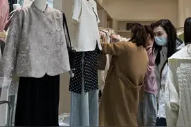 蕾丝裙帘成今春最火元素，有工厂已卖出数万条，网友们吵起来了图片