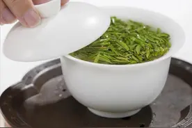 绿茶虽好，却不适合所有人，以下两类人最好别喝，看你喝错没？图片
