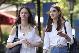 荷兰到底有多开放？看大街美女的穿着，中国游客称无法接受图片