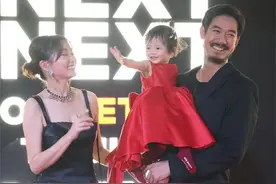 人生赢家！泰娱男神Weir一家走红毯，妻女漂亮可人，颜值很高图片