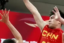 26日晚央视5+直播中国男篮热身赛（中国队—中国澳门黑熊队）图片