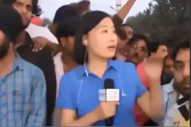 印度强奸案后续，网友曝光央视女记者在印度直播时 ! 身边围满男人图片