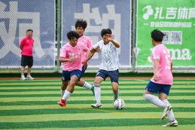 2024年西安市未央区中小学男子足球赛火热进行中图片