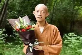 80后北大天才出家当和尚，12年后却被一声“我的宝”，拽回人间图片