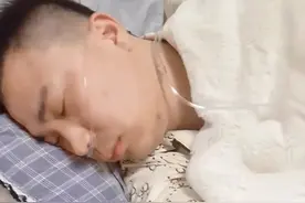 库先生心事过多，最终还是病倒了，让全网的网友感到特别心疼图片