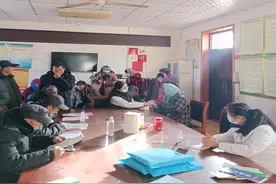 梁山县小安山镇卫生院:义诊进乡村，冬日送温暖图片