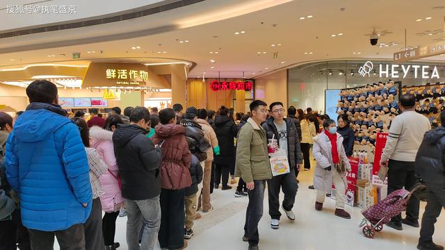 三大超市上半年营收对比：永辉240亿，沃尔玛897亿，胖东来多少？