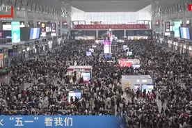 实拍今日外滩、南京路！网友调侃：不止一亿人图片