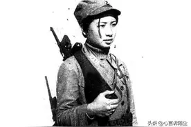 103岁老妇体检医生报警，她忙掏出一张纸，医生羞愧道：真对不起图片