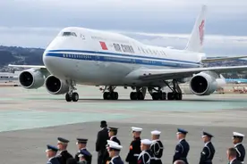 沉默2天后，马克龙拨通中国电话，不到72小时，法国专机直飞北京图片