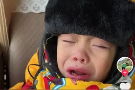 震惊：谁把小沙糖桔整哭了，哭的那叫一个惨，没人管还上央视新闻图片