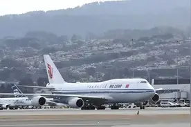 北京专机顺利返回，港媒趁热打铁，李嘉诚变相发声，大局基本已定图片