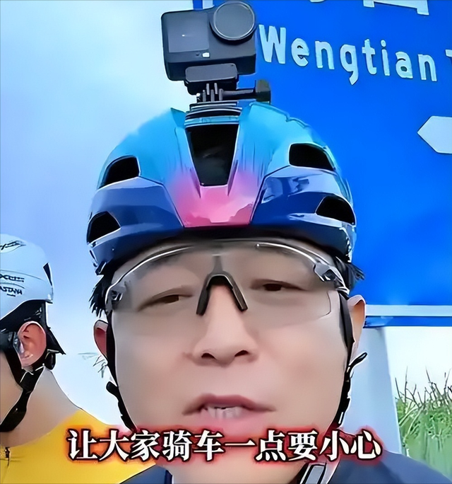 黄渤半月两次骑车摔伤住院，52 岁影帝背后，是相伴 32 年的妻子小欧