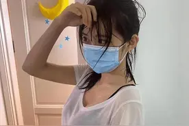 女友的闺蜜来我家躲雨，可这雨都停半天了，她还没有要走的意思图片