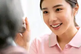 不生娃老了会很可怜？错！不交养老保险到老才会真的很可怜！图片