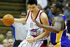 姚明打了8年NBA，砍下9247分，那他5年CBA拿了多少分？图片