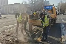 哈尔滨市松北区维修近2000平方米道路图片