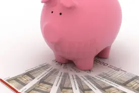 75岁老人讲述：退休金每月几千，晚年生活却比不上当农民的弟弟图片