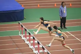 8秒10！吴艳妮蝉联冠军！图片