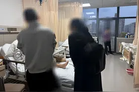 无案可办的律师，涌进三甲医院骨科病房，有患者1天收20张名片图片
