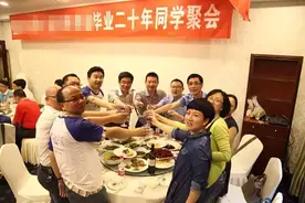 你发现没，同学聚会“怪现象”，三种人逢叫必到，三种人从不参加图片