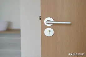 卧室木门安装的9个关键细节！照这个标准去盯，师傅不敢马虎！图片