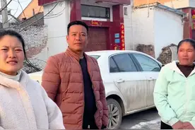 涛子接老挝岳父母，也是为了生活！门口的奥迪，是涛子新买的车吗图片