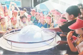 漯河：畅游科技馆 探寻科学奥秘图片