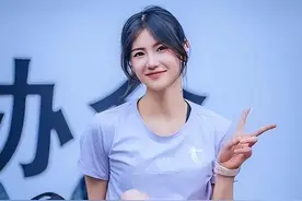 体坛颜值天花板夏思凝，172cm的黄金臀腿比，九头身令人艳羡！图片
