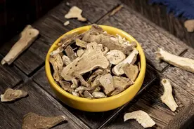 中医送你2味中药，上治颈椎、中治腰椎、下治膝盖与脚后跟图片
