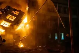 基辅的街头突然响起了震耳欲聋的爆炸声图片