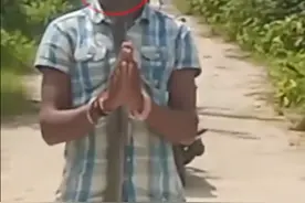 印度男子为博流量将眼镜蛇头塞入口中，被咬身亡！视频曝光：蛇不停挣扎，男子非常镇定图片
