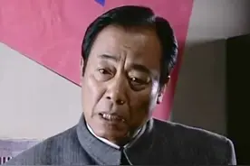 把《潜伏》和《风筝》放在一起看，两部谍战剧的差距，就出来了图片