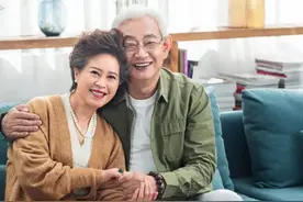 男人到了 83 岁以后， 还会对女人动心吗？陈大爷说出了心里话图片