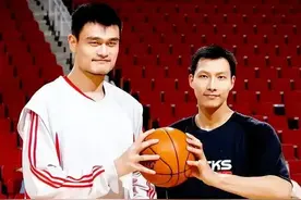 易建联不该被如此对待，姚明退役之后唯一的扛旗者！图片