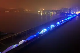 即将通车，黄石磁湖大桥亮灯啦图片