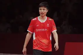 2-0！汤姆斯杯最新战报：石宇奇21-6横扫金廷，国羽决赛领先印尼图片