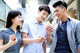 手机充电一夜不拔，对电池有坏处吗？内行人怎么说？图片