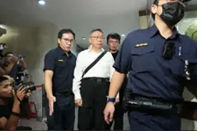 凌晨被当庭释放，柯文哲安全过关了？邱毅作出研判，4字一针见血图片