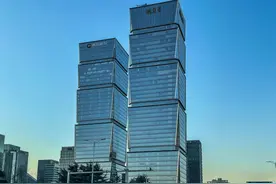 2024年，青岛崂山豪宅的“裂痕”，出现了图片